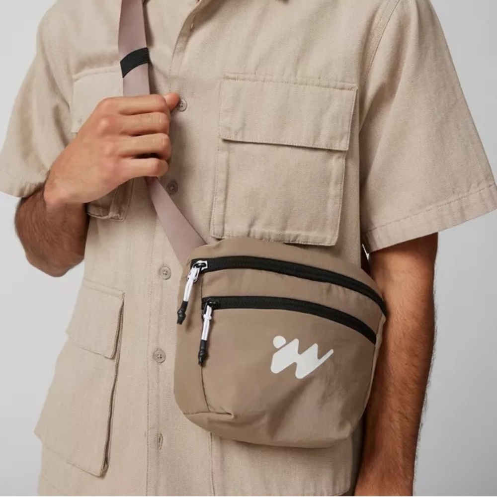 ANDREW REFLECTIVE LOGO CROSSBODY BAG IN BROWN